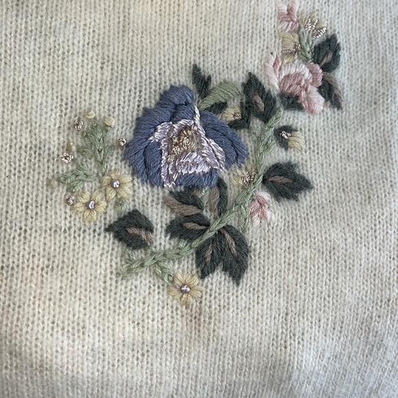Vintage embroidered sweater - Picture 3 of 5